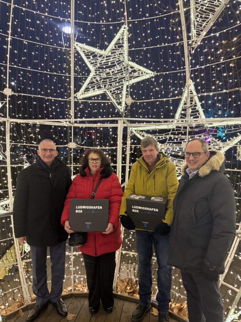 Preisträger des Fotowettbewerbs. Thomas Mösl, Anette Hassanien, Alfons Oebekke, Christoph Keimes (v.l.n.r.)