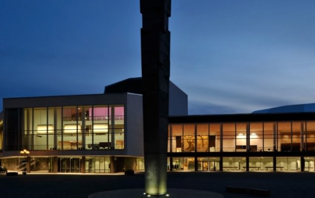 Pfalzbau Außenansicht am Abend